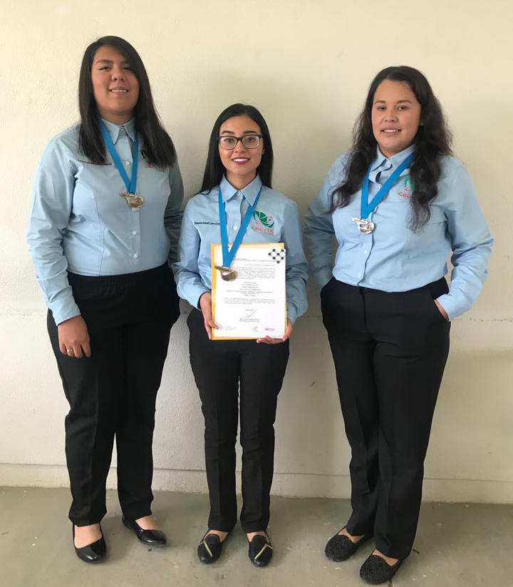 Destacan alumnas del CECyTE de Canatlán