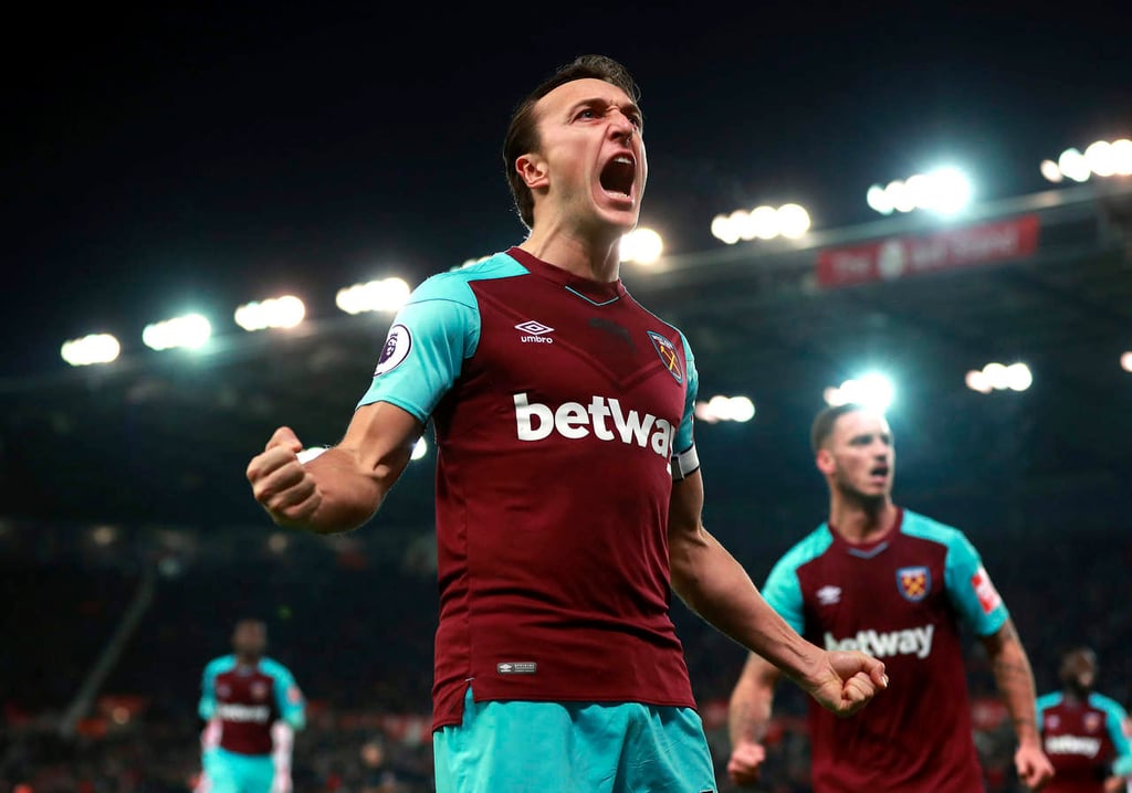 West Ham gana a Stoke y sale de zona del descenso en Premier League