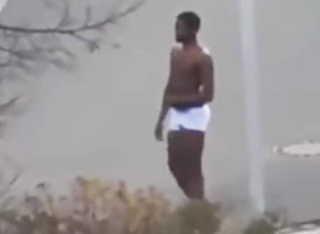 Hombre en calzoncillos ataca a una anciana en Alemania