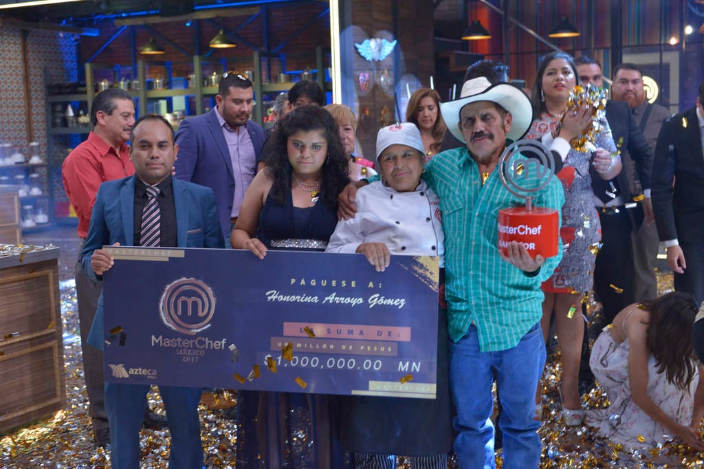 Honorina acepta el reto de hacer discada