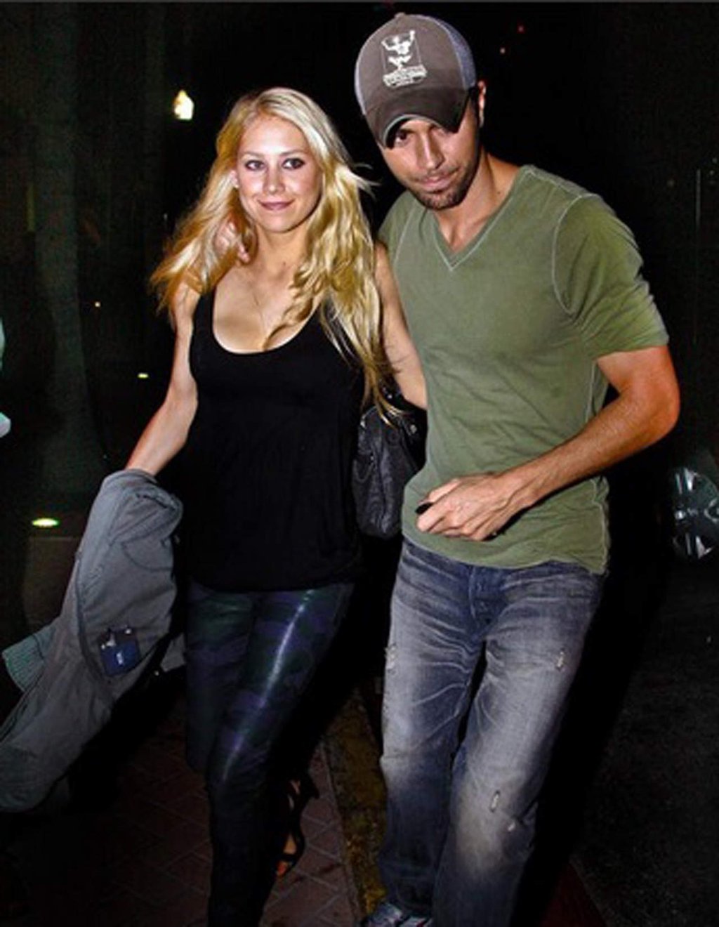 Aseguran que Enrique Iglesias y Anna Kournikova son padres de gemelos