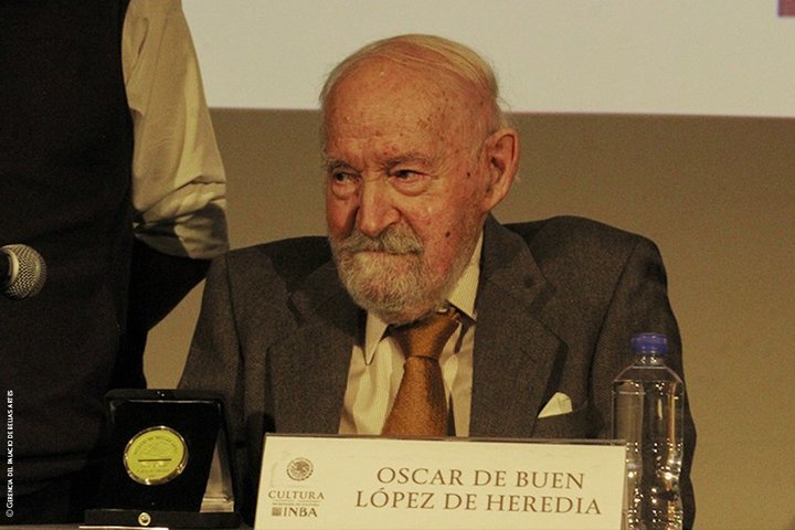 De Buen recibe medalla Bellas Artes