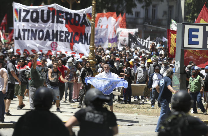 Protesta en Argentina deja 88 heridos