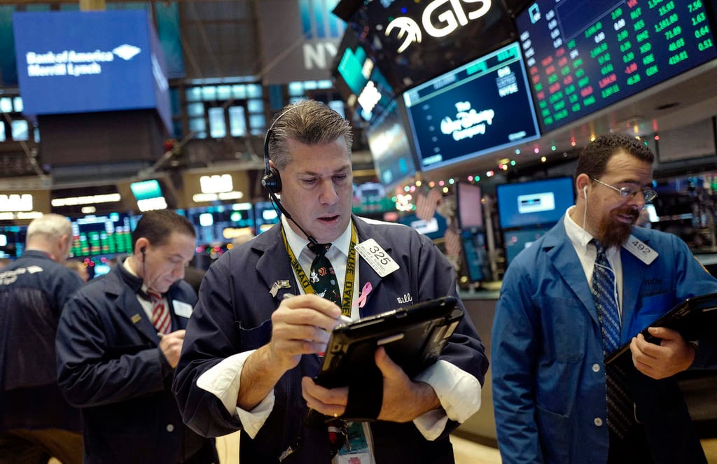 Wall Street de 'resaca'; termina en rojo por reforma fiscal