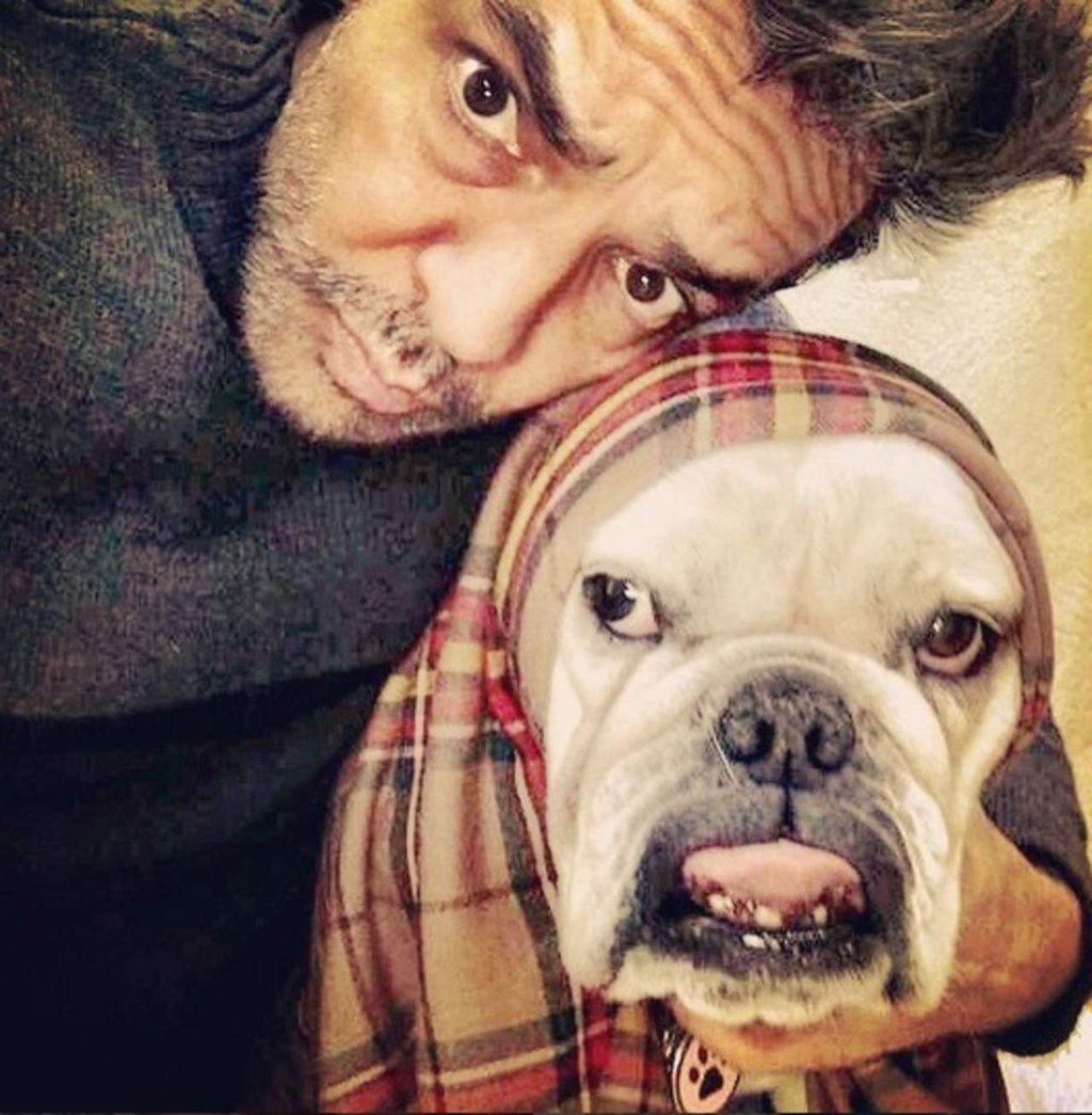 Se burlan de Eugenio Derbez por foto con su perro