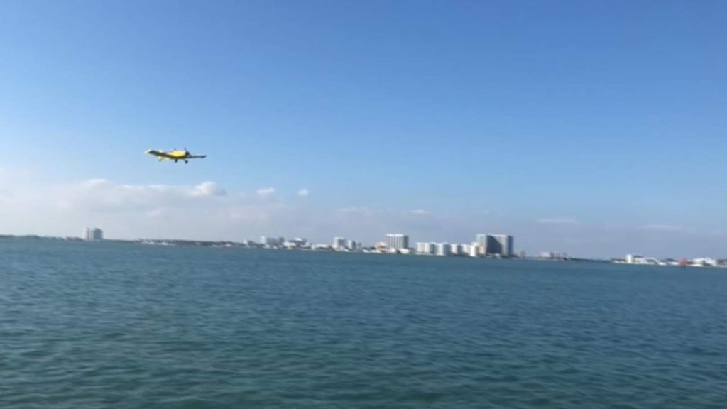 Cae avioneta al mar en Miami Beach