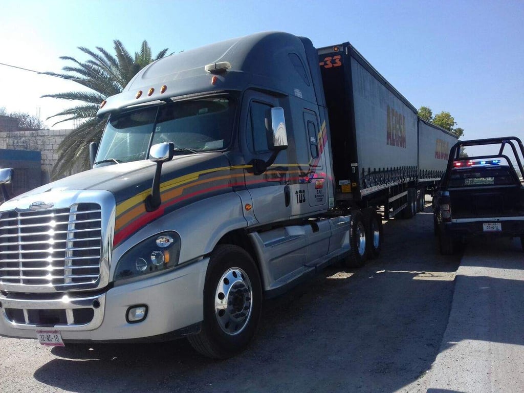 Localizan en Gómez Palacio tráiler robado en Zacatecas