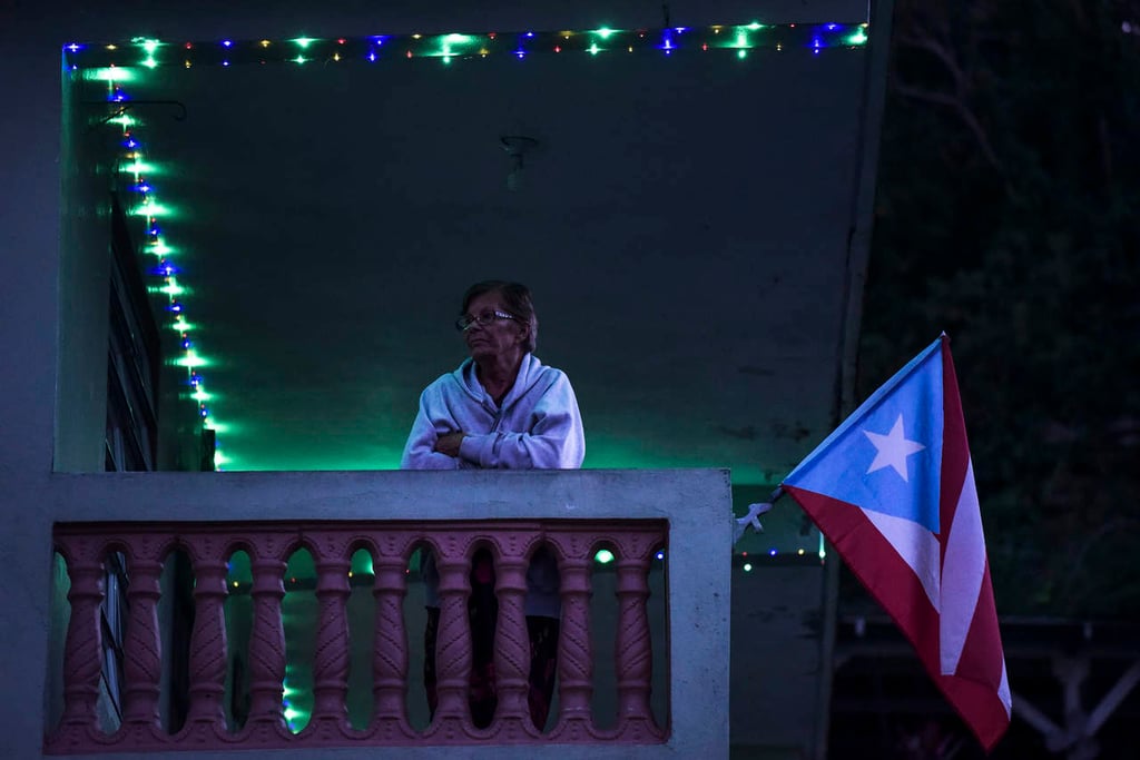 Mitad de usuarios en Puerto Rico tiene electricidad tras huracán