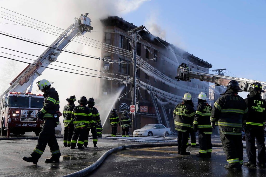 Incendio en edificio del Bronx deja 8 heridos