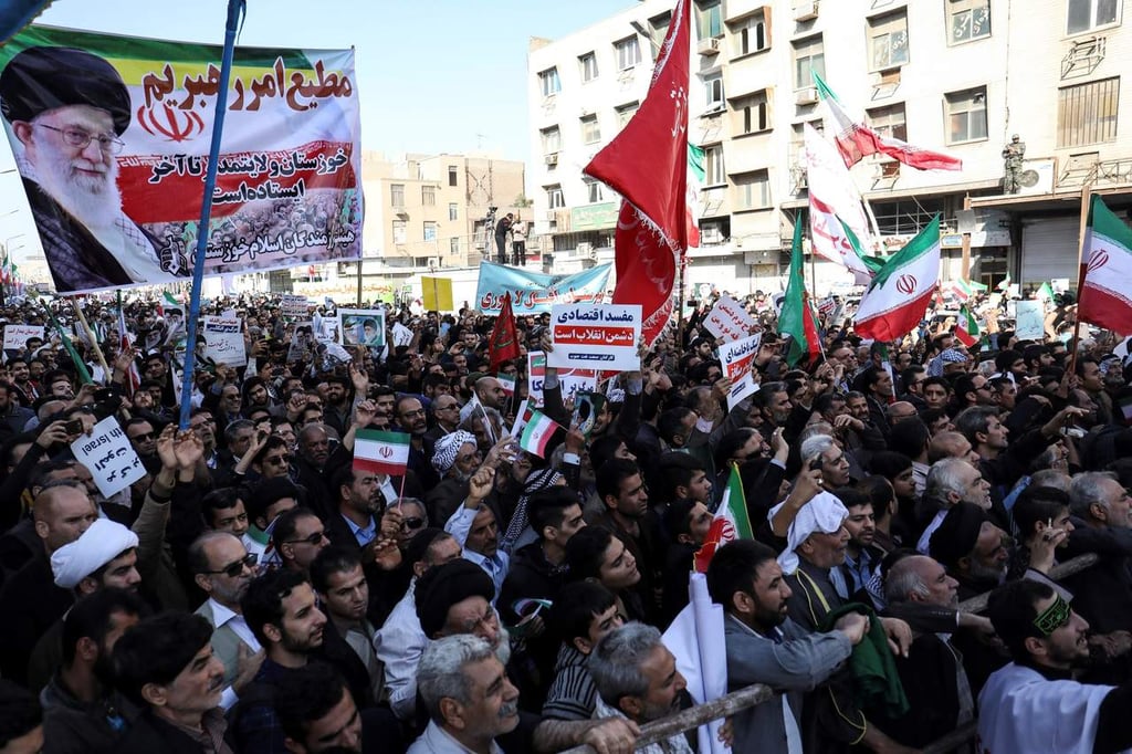 Miles salen a la calle para apoyar al régimen de Irán
