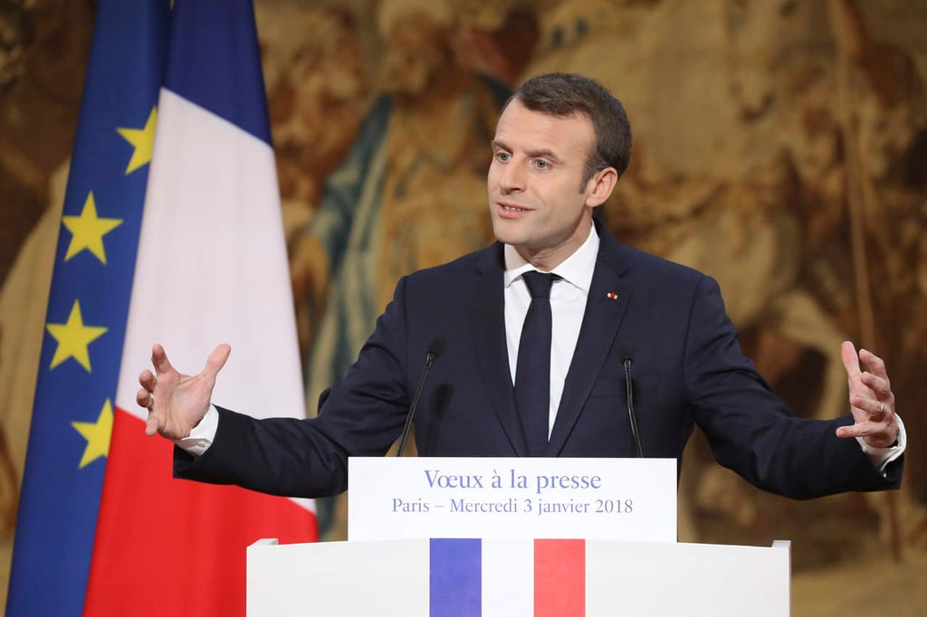 Se compromete Macron a combatir noticias falsas en internet