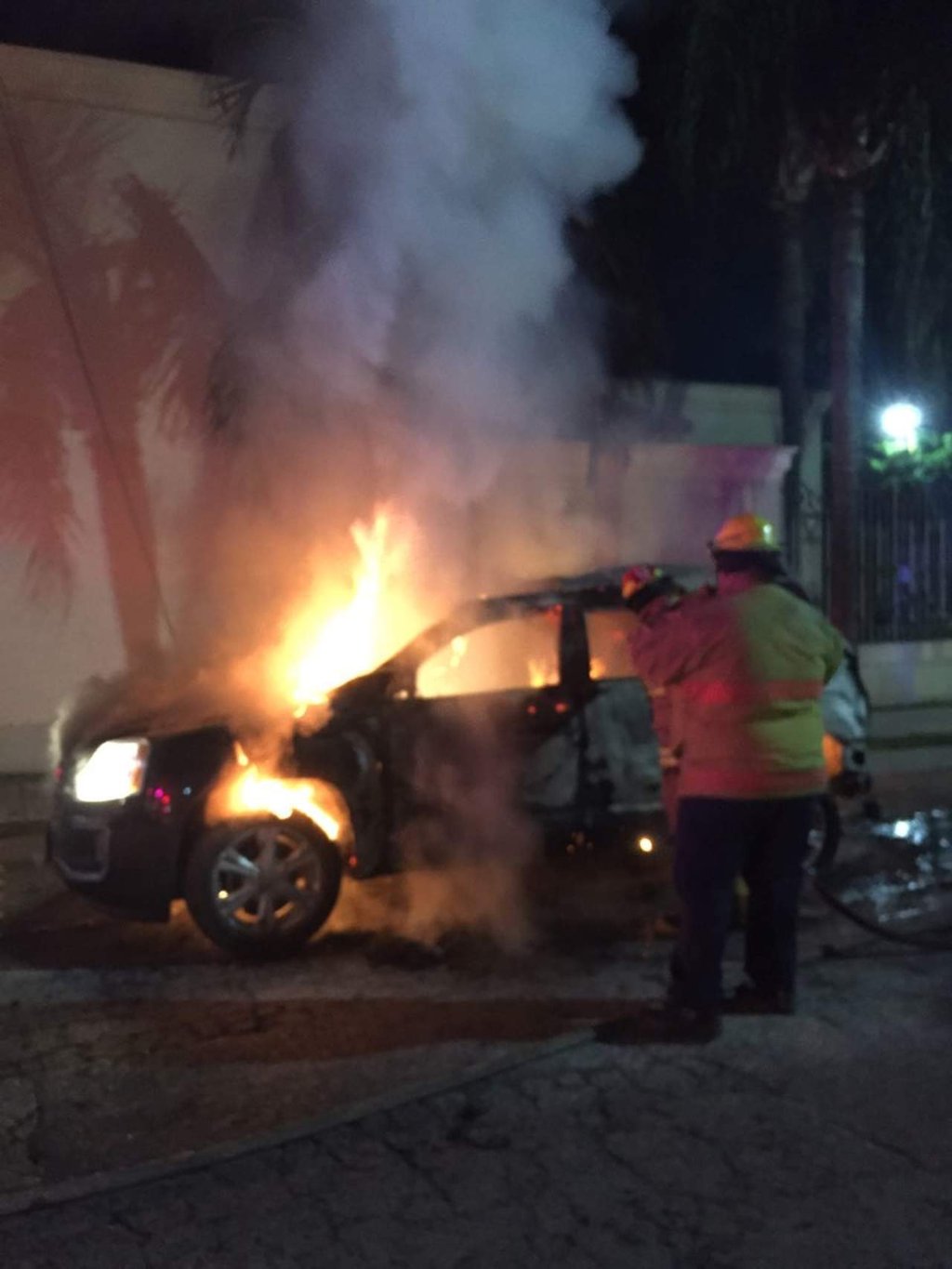 Se incendia camioneta en Gómez Palacio; hay un lesionado