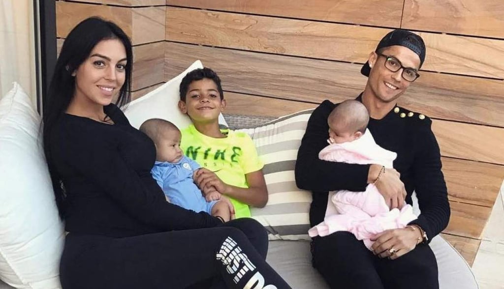 Novia de CR muestra su lado más humano