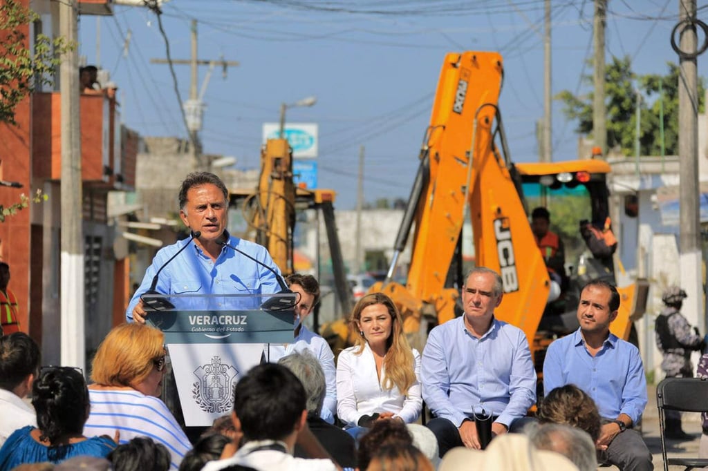 Anuncia Yunes inversión de 5 mmdp para carreteras en Veracruz