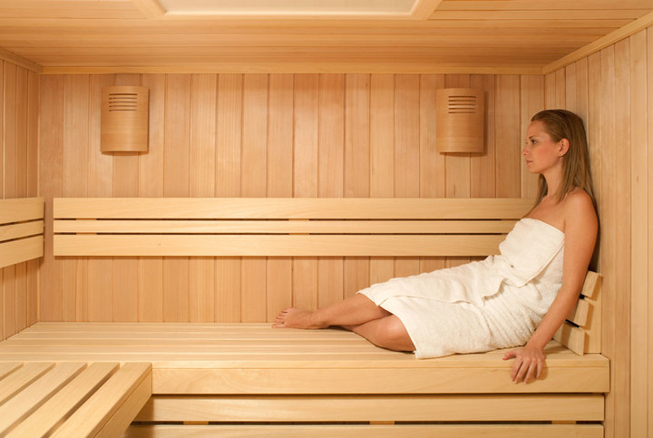 Tomar un sauna beneficia tu salud
