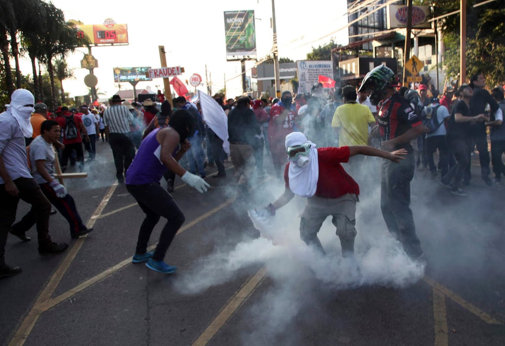 Al menos 20 lesionados en protestas en Honduras por presunto fraude electoral