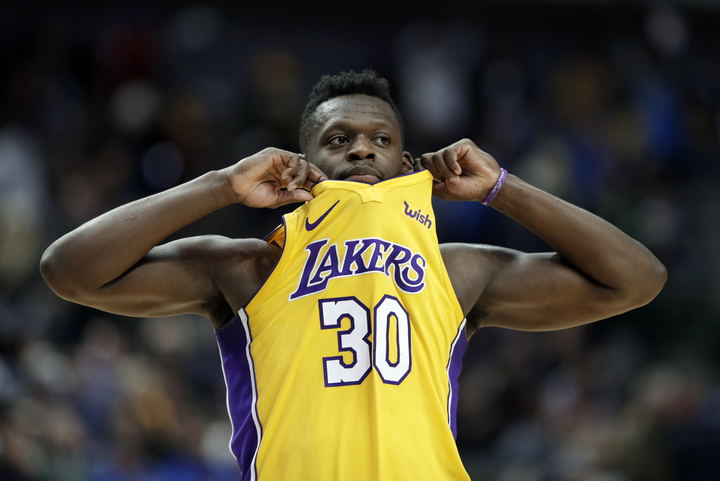 Lakers hilvanan cuatro triunfos