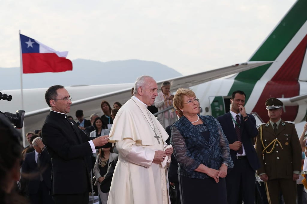 Papa Francisco llega a Chile en visita apostólica