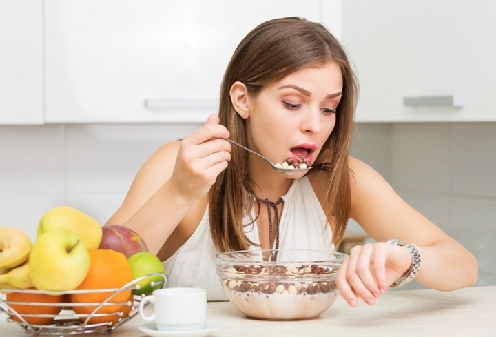 Comer apresurada afecta tu salud