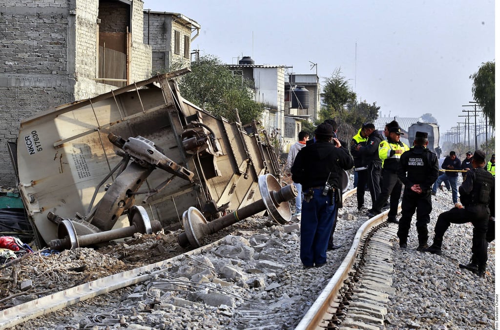 Descarrila tren y deja cinco muertos en Ecatepec
