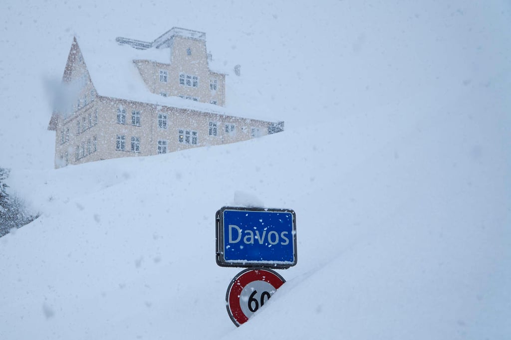 Fuerte nevada provoca caos en Foro de Davos