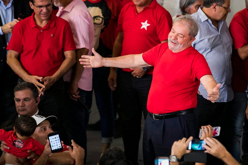 Cristina Fernández y Maradona apoyan a Lula en día crucial