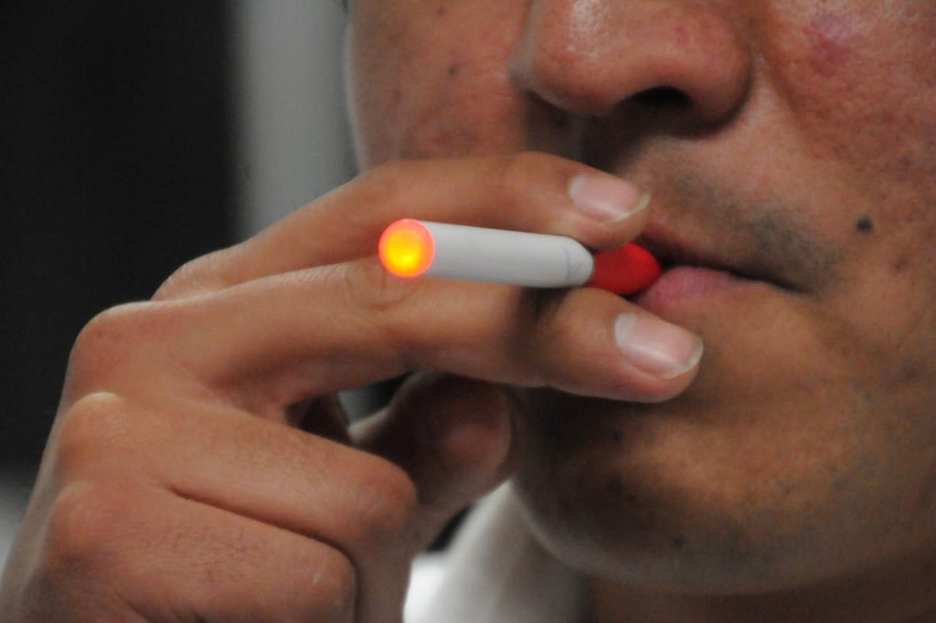 Usuarios de cigarro electrónico, en riesgo por falta de regulación en México