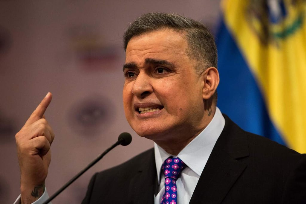 Pedirá Venezuela a Interpol arresto de exdirectivo de petrolera estatal