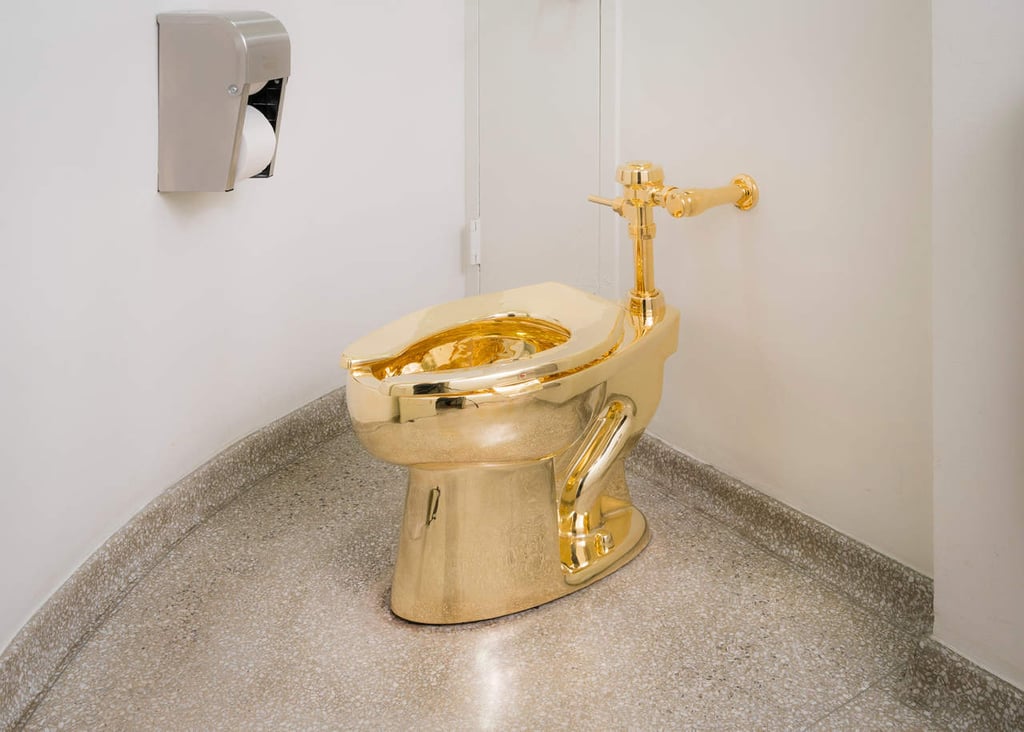 Ofrece museo de NY inodoro de oro usado a Trump