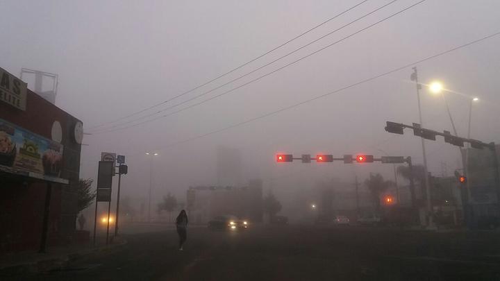 Neblina sorprende a la capital de Durango