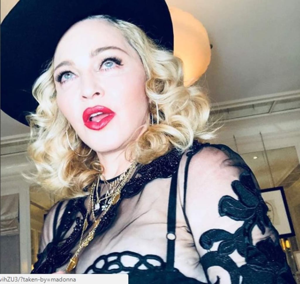 Madonna posa topless a los 59 años