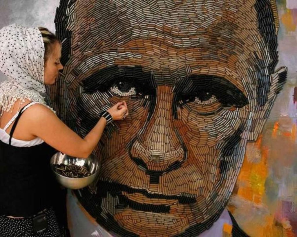 Retrato de Putin hecho con cinco mil balas aborda conflicto ucraniano