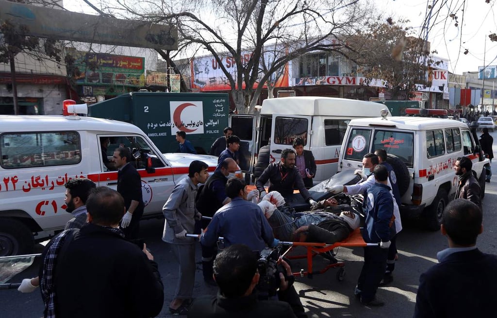 Atentado con bomba en Kabul deja 95 muertos