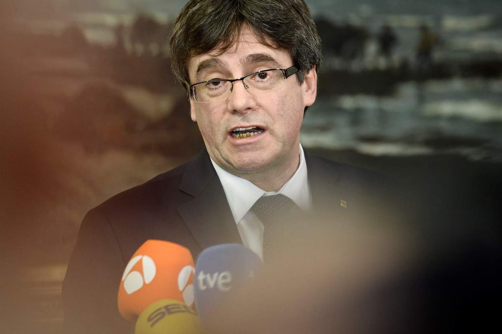 Pide Puigdemont ayuda al Parlamento para ir al pleno de investidura