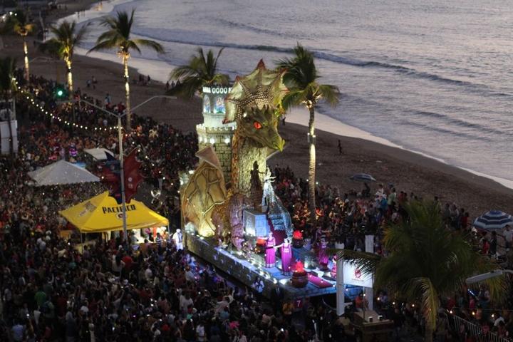 Empresarios dejan de invertir en Carnaval de Mazatlán por cierre de autopista