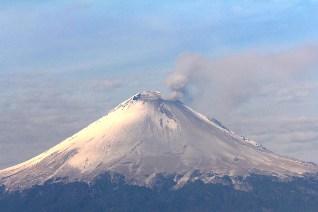 Registra Popocatépetl 252 exhalaciones y seis sismos