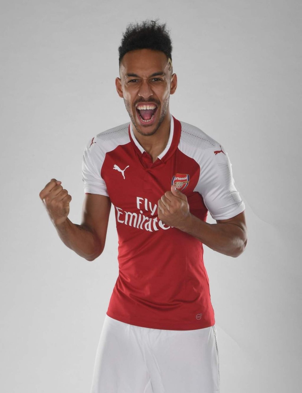 Arsenal oficializa fichaje de Aubameyang