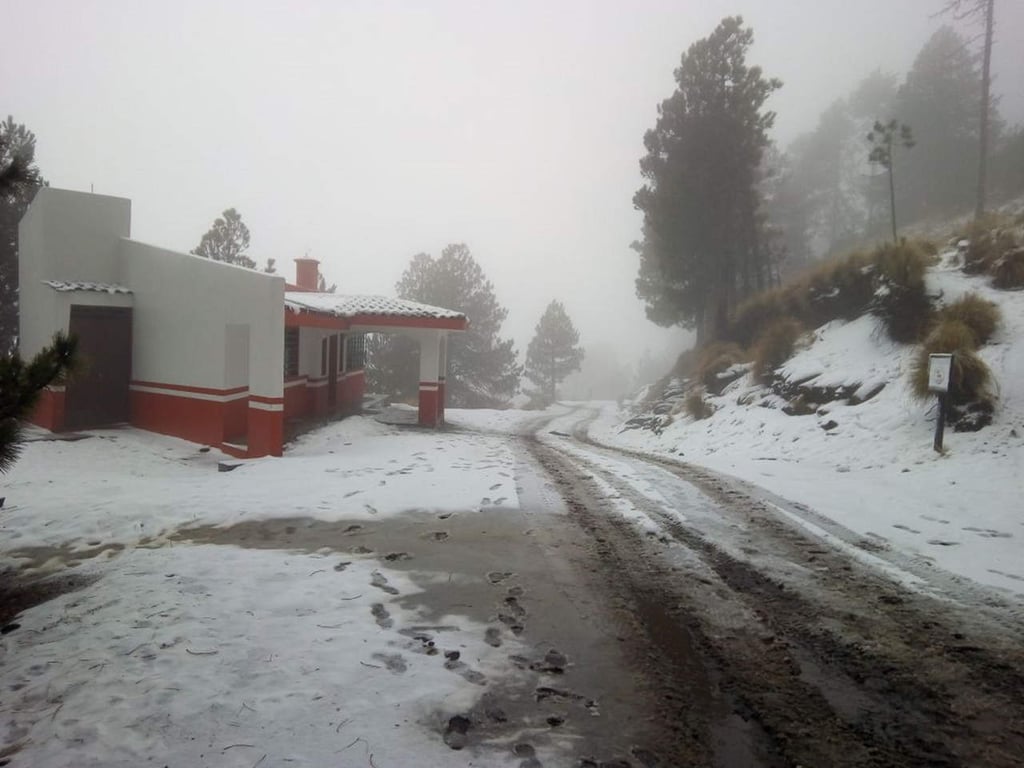 Cierran paso a Nevado de Colima por mal clima