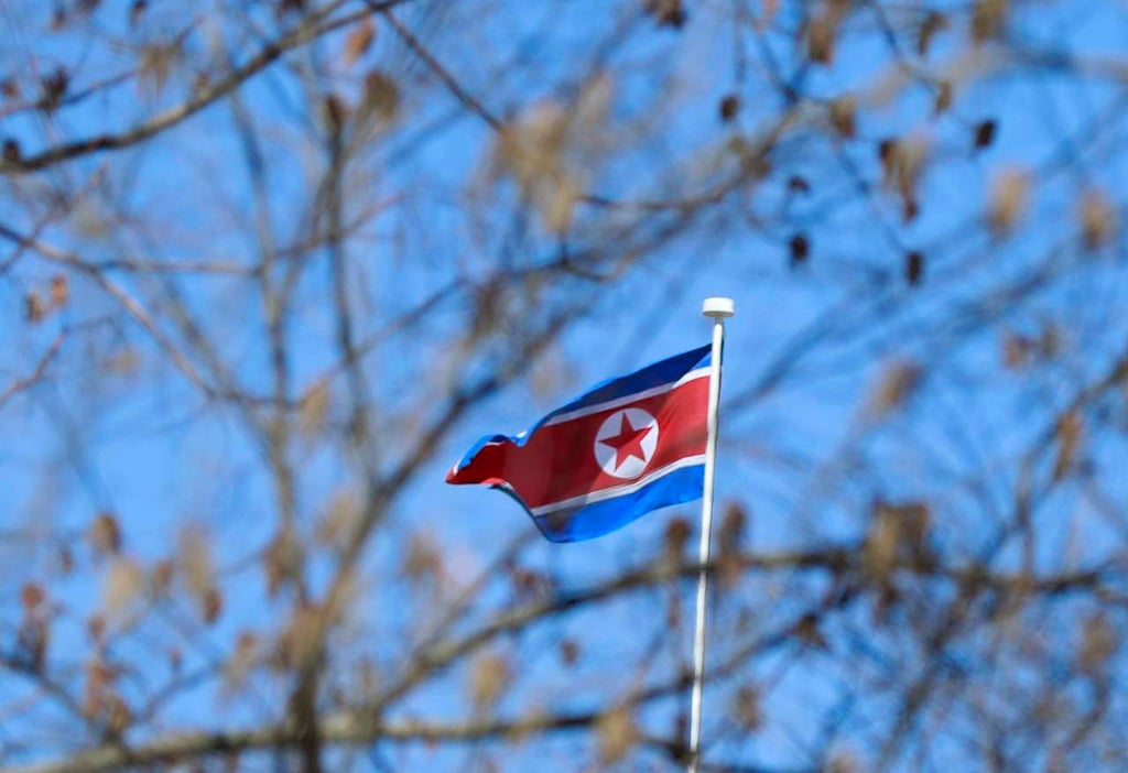 Banderas norcoreanas ondearán en Corea del Sur