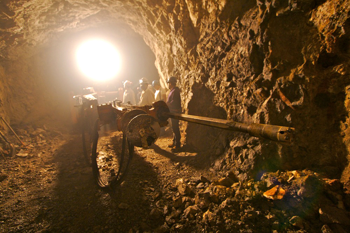 Minera apoya con 5.8 mdp en becas