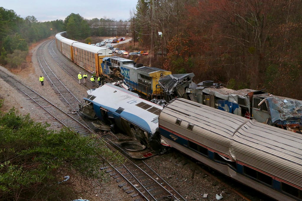 Choque de trenes en EU causa al menos 2 muertos y 70 heridos