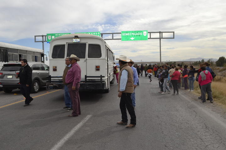 #LoMásLeído Bloquean caravana de Corral en GP