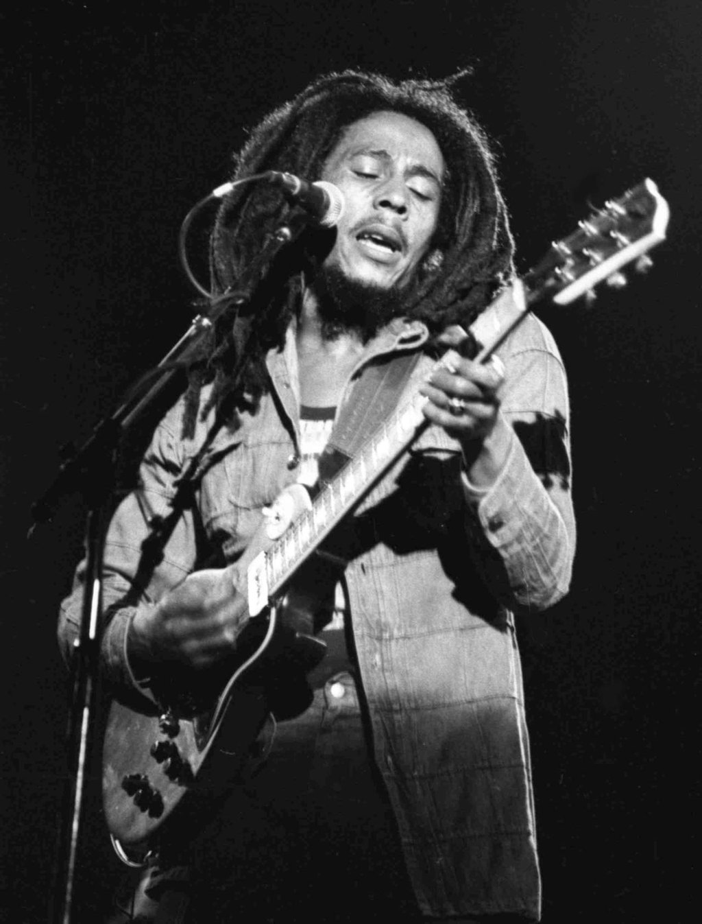 1945: Da su primer respiro Bob Marley, emblemático músico, guitarrista y compositor