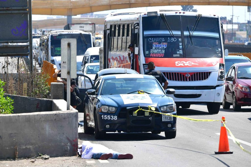 Mueren un militar y 2 asaltantes en robo a camión en la México-Puebla
