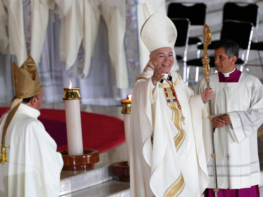 Felicita Navarrete Prida al nuevo arzobispo Carlos Aguiar Retes