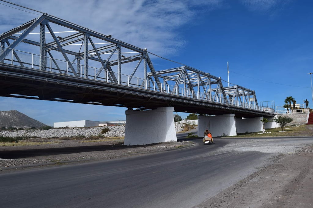 Mejoran puente Plateado en Torreón y Gómez Palacio