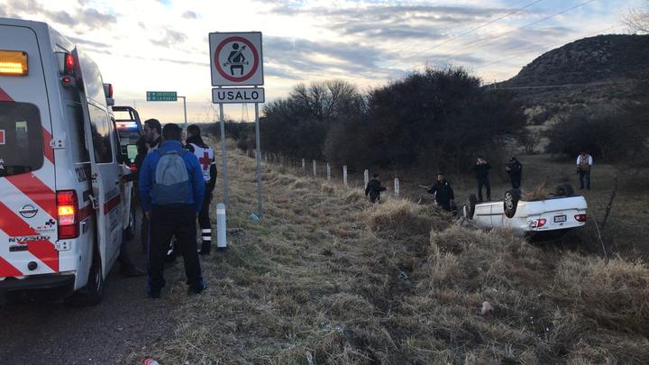 Volcadura en carretera Durango-México deja 3 lesionados