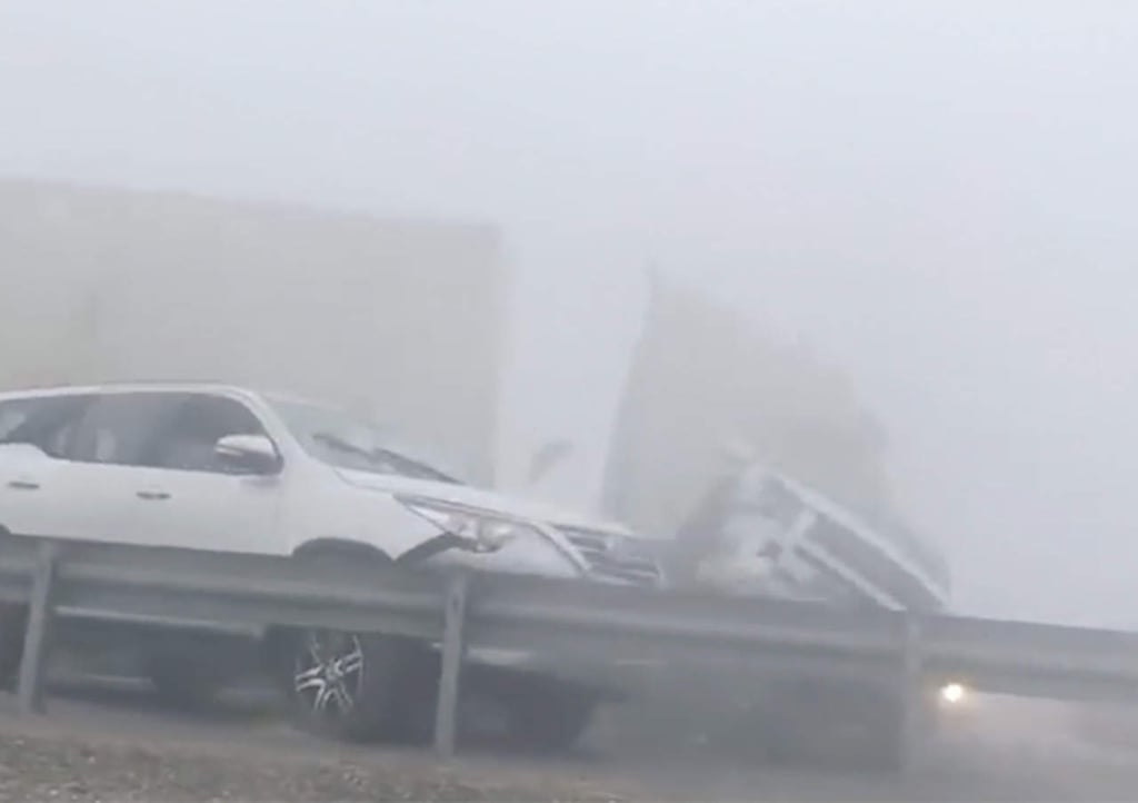 Filman escalofriante accidente entre 44 automóviles