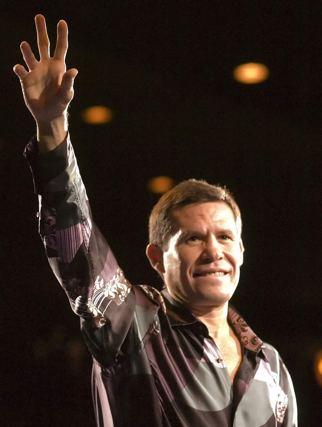 Homenajean a Julio César Chávez con suite que lleva su nombre