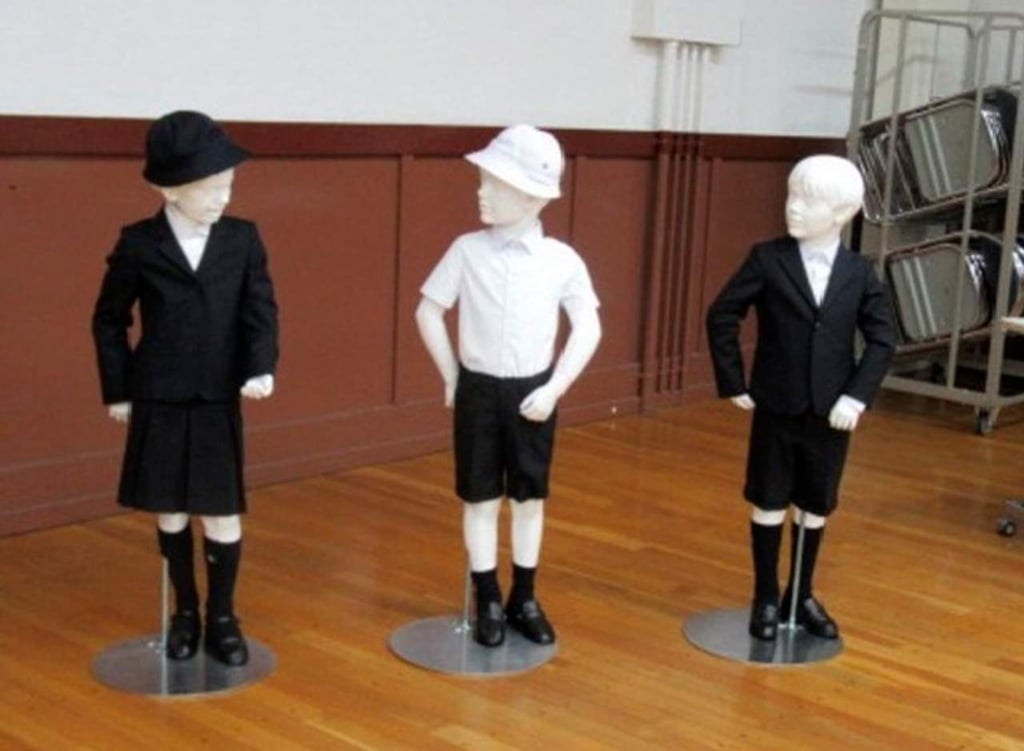 Escuela primaria es criticada por sus uniformes Giorgio Armani